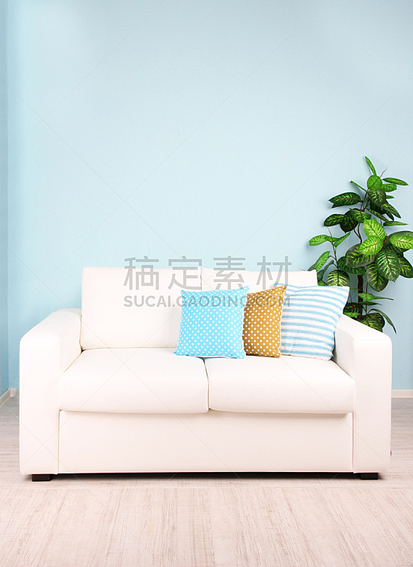 沙发,白色,住宅房间,蓝色背景,垂直画幅,墙,无人,家具,现代,地板