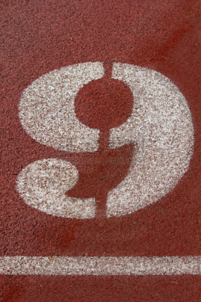 数字9,运动跑道,记忆海绵,聚氨酯,田径跑道,垂直画幅,红色,运动,沥青,纺织品