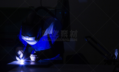 焊工,追人游戏,正面视角,面罩,水平画幅,忙碌,制造机器,工厂,铁,明亮