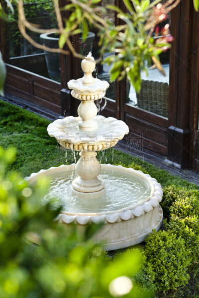 喷泉,圆齿花边,饮水喷泉,自然,垂直画幅,水,蓝色,夏天,容器,2015年