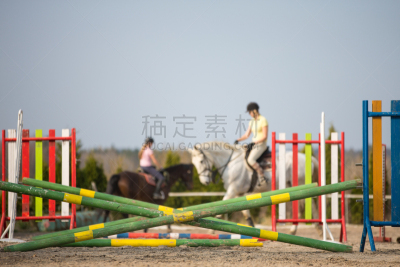 马,超越障碍比赛,青年女人,体育场,女子田径赛项目,水平画幅,夏天,户外,白人,边界