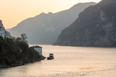 宜昌,长江三峡,长江,中国,居住区,湖北省,水,天空,沟壑,客船