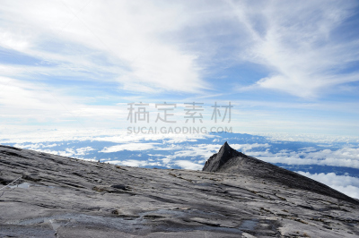 顶部,京那峇鲁山,京那巴鲁山国家公园,水,天空,水平画幅,山,夏天,户外,马来西亚