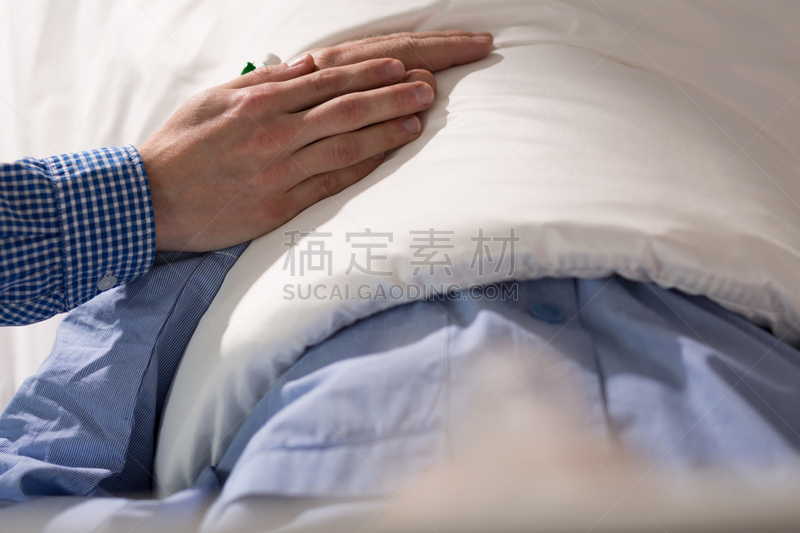 手,父亲,儿子,速度滑冰,悲痛,水平画幅,绝望,导液管,白人,特写