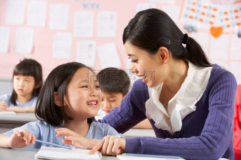 中国,教室,教师,学生,办公室职员,小学,五个人,水平画幅,人群,制服