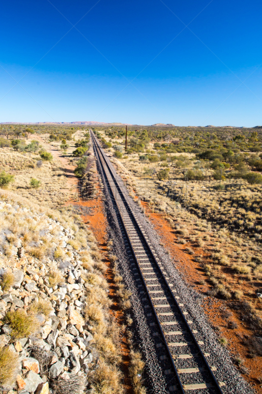 ghan pass,车站月台,垂直画幅,地形,山,无人,铁轨轨道,河堤,户外,草