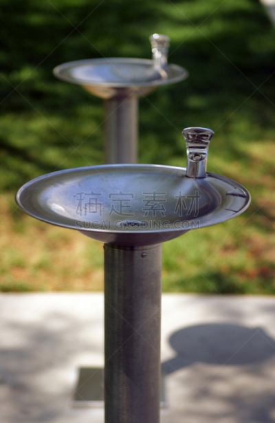 对称,饮水喷泉,垂直画幅,水,公园,成一排,湿,在边上,夏天,管道