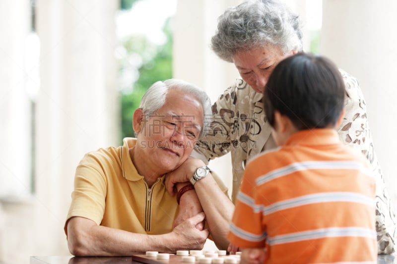 中国象棋,孙子,祖父,祖母,进行中,国际象棋,休闲活动,男性,妻子,休闲游戏