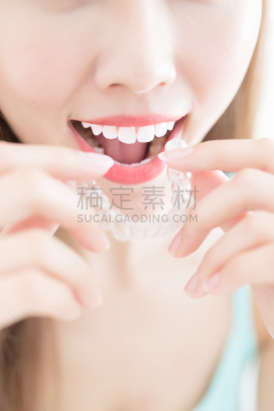 无形的,支柱,女人,提举,牙齿,垂直画幅,美,干净,特写,居住区