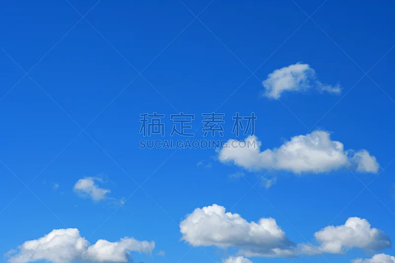 天空 背景 蓝色 云 仅天空 留白 风 纹理效果 半空中 夏天图片素材下载 稿定素材