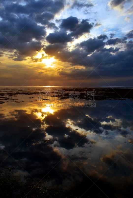 宁静,早晨,垂直画幅,地形,无人,夏天,海岸地形,户外,休闲船,阳光光束