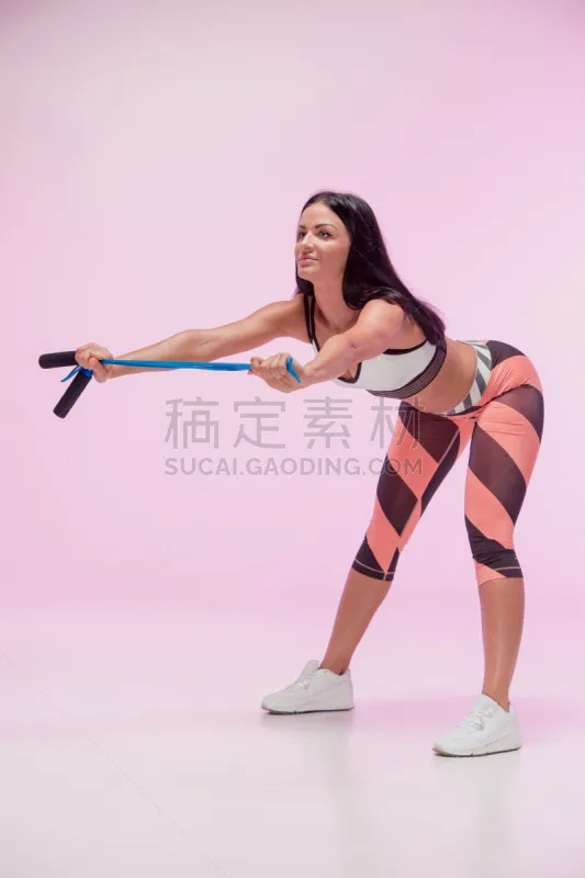 健身房 粉色 女人 学校体育馆 体操设备 健身课程 健身器械 体操 健身俱乐部 运动鞋图片素材下载 稿定素材 健身房 粉色 女人 学校体育馆 体操设备 健身课程 健身器械 体操 健身俱乐部 运动鞋图片素材下载 稿定素材
