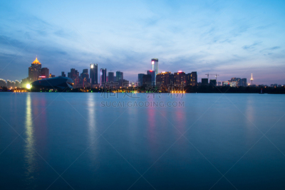 夜晚,城市,建筑外部,水,天空,水平画幅,无人,曙暮光,户外,湖