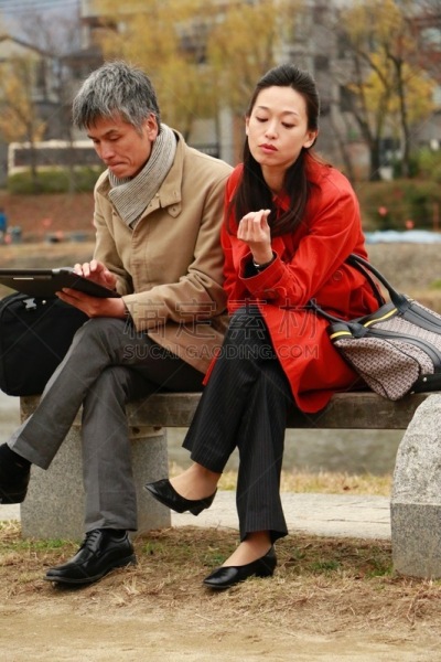 糟糕的约会,鸭川,京都市,京都府,关系紧张,垂直画幅,女朋友,户外,男商人,不看镜头
