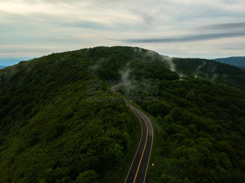 航拍视角,空中走廊,看风景,自然,美国,水平画幅,云,地形,无人,路