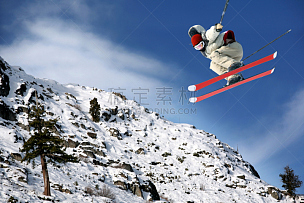 滑雪运动,国际性体育比赛,滑雪夹克,滑雪雪橇,天空,青少年,度假胜地,休闲活动,水平画幅,山