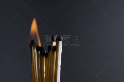 黑色背景,火柴棍,水平画幅,火柴,木制,人,易燃品,特写,哈萨克斯坦,硫磺