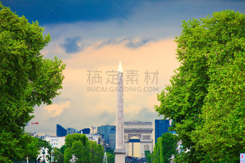 Obélisque de Louxor at the center of the Place de la Concorde in Paris, France