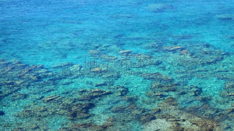 水面 背景 石头 纹理 透明 海洋 水晶 水 蓝色 在底端图片素材下载 稿定素材