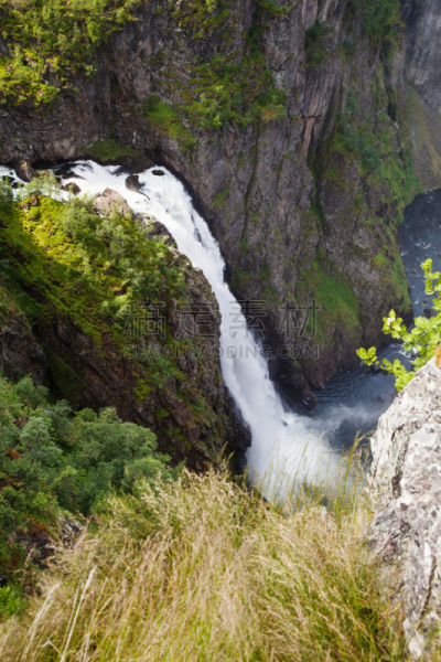 霍达兰县,瀑布,风景,挪威,voringsfossen,垂直画幅,水,旅行者,夏天,户外