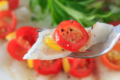 carpaccio,白鲑,怀特菲什,水平画幅,无人,生食,海产,西红柿,白色,生鱼片