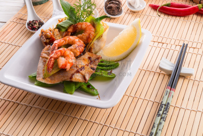 鱼类,蔬菜,虾,鲽,罗非鱼,方便食品,扇贝,餐具,留白,胡瓜