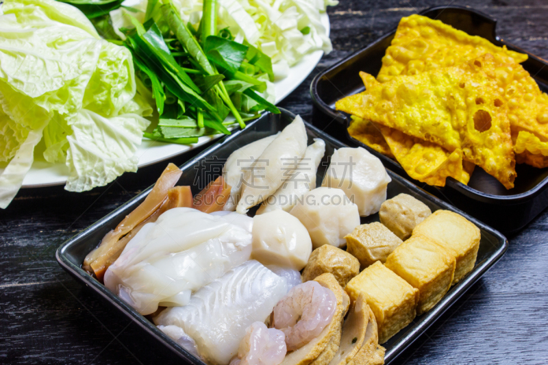 蔬菜,饺子,木制,熟的,桌子,餐具,水平画幅,膳食,奶酪,西红柿