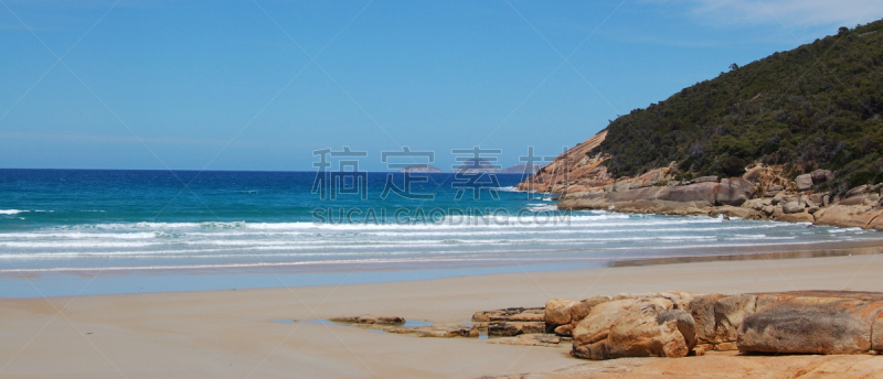 全景,两只动物,水,天空,美,草原,水平画幅,沙子,透过窗户往外看,无人