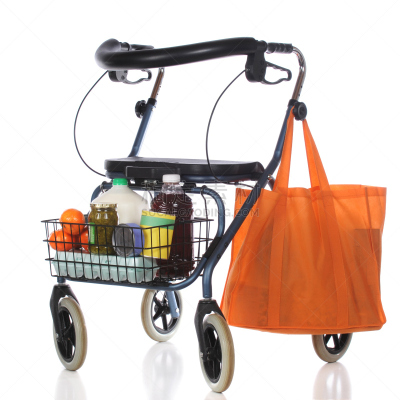 食品杂货,玩卡丁车,车轮,纺织品,超级市场,果汁,篮子,开胃品,饮料,流动的行人