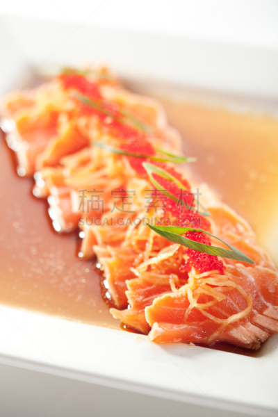 肉片,三文鱼,飞鱼,鱼子酱寿司,鱼子酱,韭,餐具,垂直画幅,开胃品,膳食