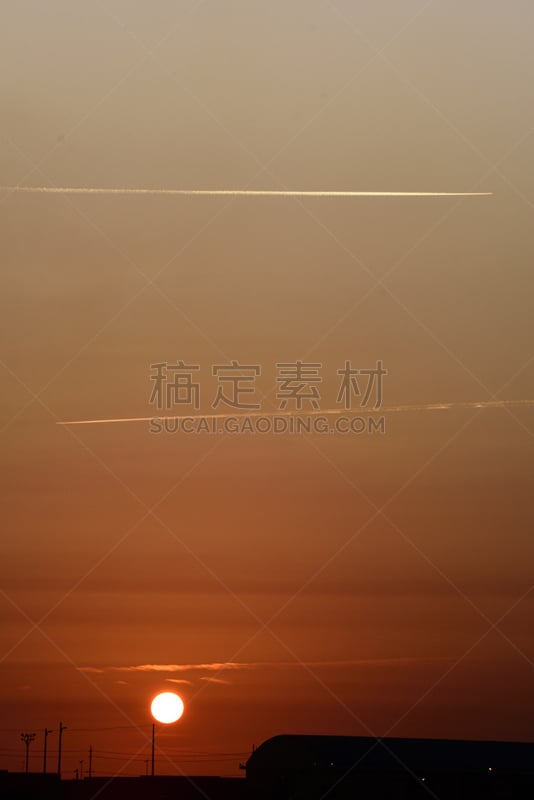 云,飞机,自然,垂直画幅,风景,（飞机的）水汽尾迹,黄昏,平衡,图像,无人