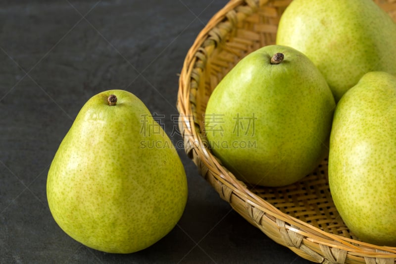 anjou pear,石片,背景,褐色,水平画幅,无人,块状,生食,篮子,乡村风格