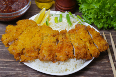 炸猪排,炸制食物,日本,猪肉,炸肉排,开胃酱,炸猪排盖饭,咖喱,白色,晚餐