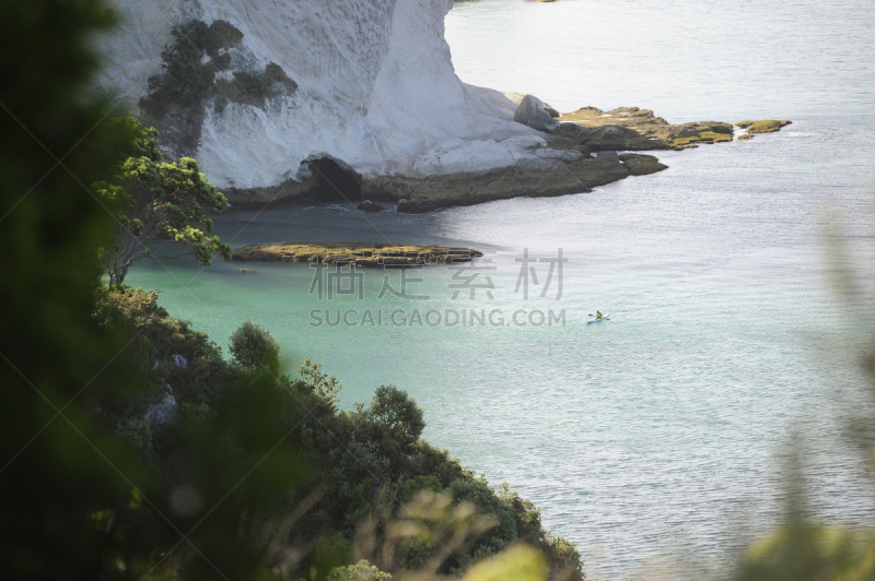 科罗曼德尔半岛,新西兰,cathedral cove,悬崖,南半球,水平画幅,枝繁叶茂,皮船,无人,夏天