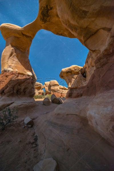 escalante,自然拱,devil's garden,夜晚,埃斯卡兰特河,艾丝卡兰迪峡谷,垂直画幅,纪念碑,天空,美