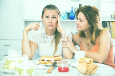 蛋糕,女人,沮丧,宁静,友谊,青少年,水平画幅,家庭生活,现代,表情符号