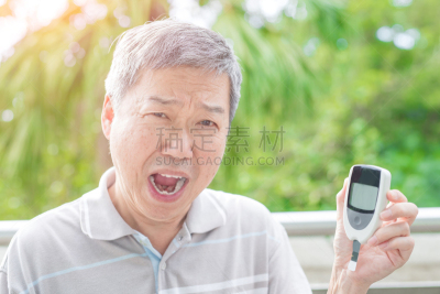 糖尿病,老年男人,胰岛素,血糖过低,血糖测定仪,亚洲,仅一个老年男人,水平画幅,人,计量器