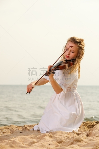 小提琴,户外,金色头发,女孩,自然,垂直画幅,女人,进行中,小提琴手,触摸