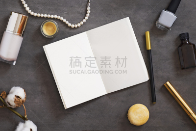 静物,空白的,笔记本,化妆用品,珍珠首饰,按摩油,项链,睫毛膏,蛋白杏仁饼,留白