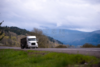 白色,路,草地,山,自然美,巨大的,森林,石油钻塔,水平画幅,沃尔沃