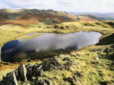 英格兰湖区,代顿峡谷,欧洲蕨,石堆纪念碑,坎布里亚,水,水平画幅,山,无人,英格兰