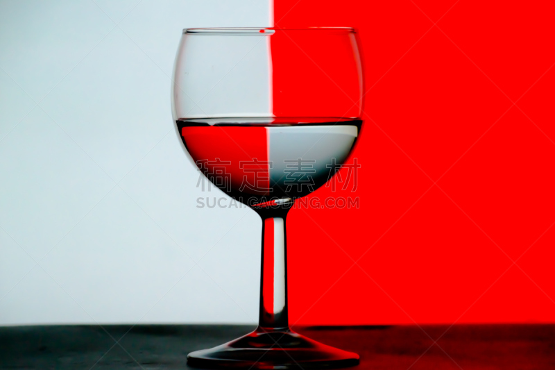 多米诺效应,红色,葡萄酒杯,白色,红色背景,水平画幅,无人,特写,工作室,影棚拍摄