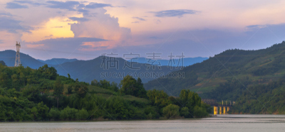 天堂,在之间,泥土,旅途,云,户外,建筑,拍摄场景,白色,黄色