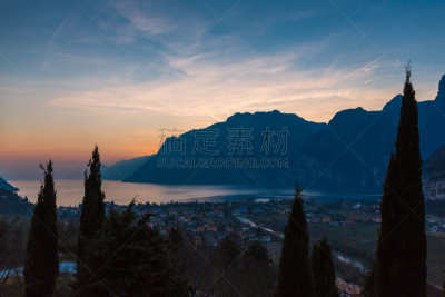 加尔达湖,水,天空,度假胜地,水平画幅,无人,户外,湖,方向,山