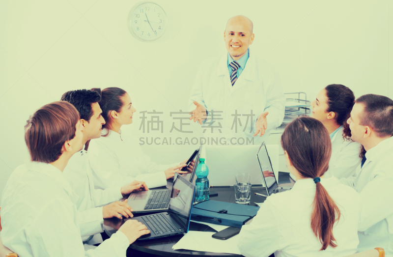 婴儿湿巾,讲师,物理疗法,西班牙和葡萄牙人,急救员,拉美人和西班牙裔人,水平画幅,电话会议,会议,科学