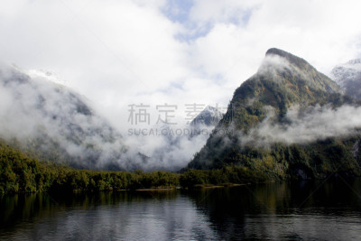 doubtful sound,水,新西兰,水平画幅,山,无人,乘船游,云,户外,船