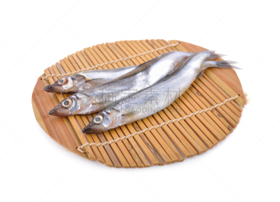 清新,柳叶鱼,完整,圆形,白色背景,草席,背景分离,食品,泰国,小的