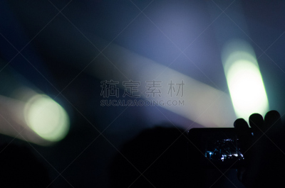 古典音乐会,水平画幅,电话机,参观者,夜总会,部分,夜生活,音乐厅,拍照,剪影