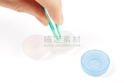 透镜,个人随身用品,水平画幅,器材箱,塑胶,钳夹,开着的,容器,隐形眼镜,手指