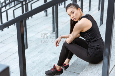 体育场,美女,儿童,台阶楼梯,注视镜头,北伊利诺大学,奥林匹克运动场,聚乙烯,看台,田径跑道